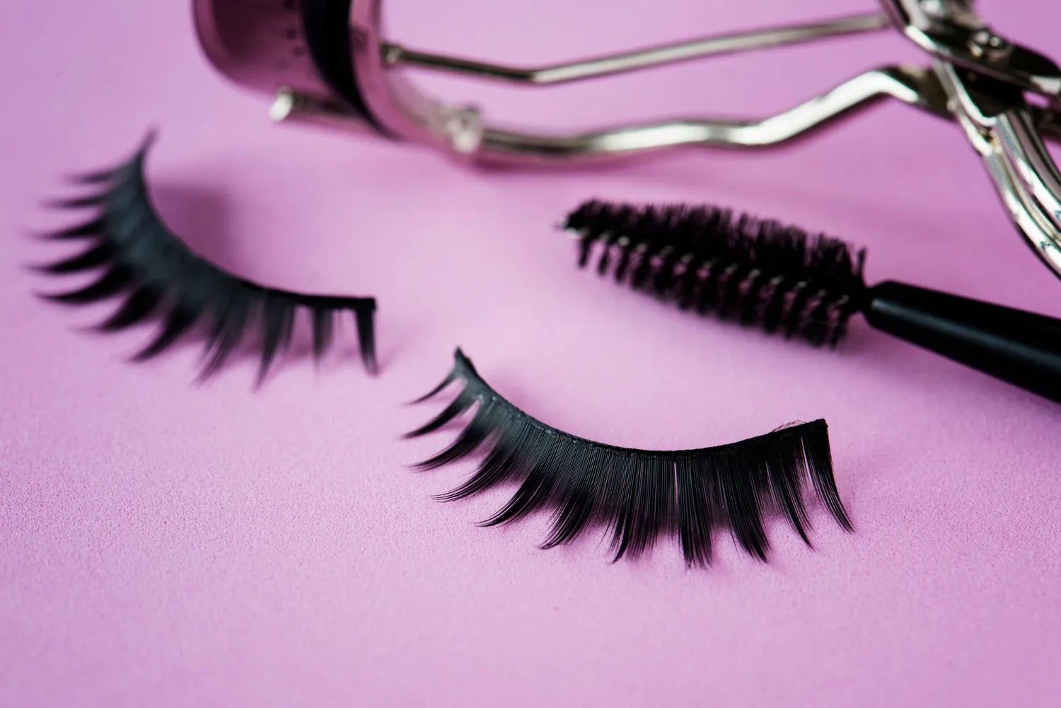 Magnetic lashes or lash serum? Combining care with style